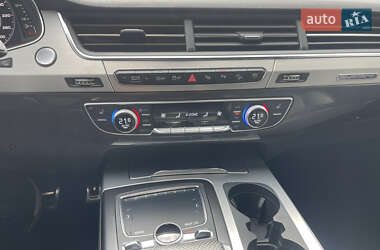 Позашляховик / Кросовер Audi Q7 2019 в 
