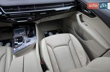 Позашляховик / Кросовер Audi Q7 2016 в 