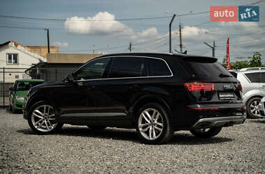 Внедорожник / Кроссовер Audi Q7 2016 в 