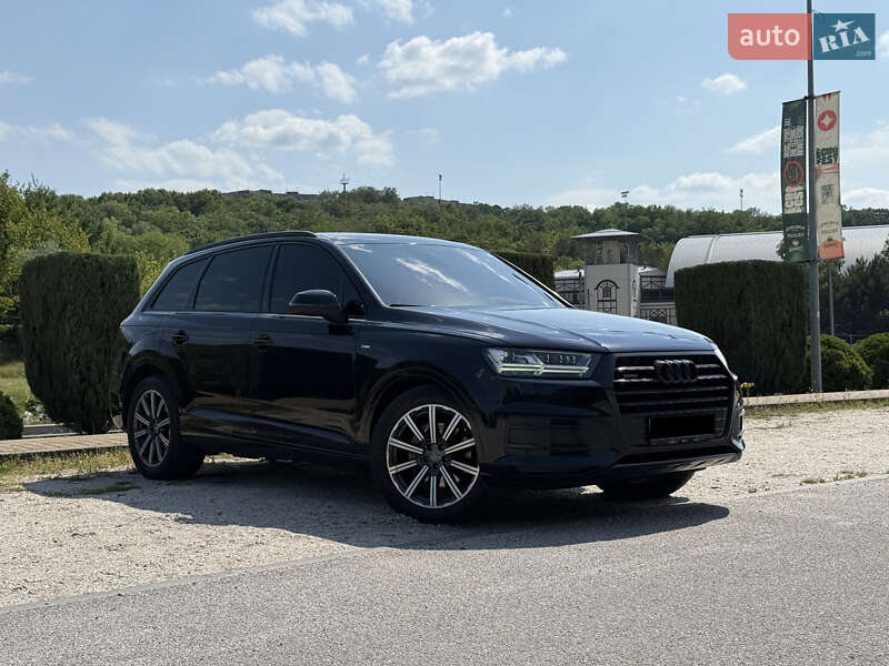 Позашляховик / Кросовер Audi Q7 2016 в Дніпрі