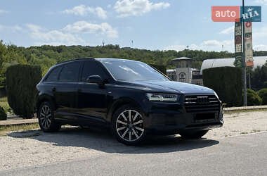 Внедорожник / Кроссовер Audi Q7 2016 в 