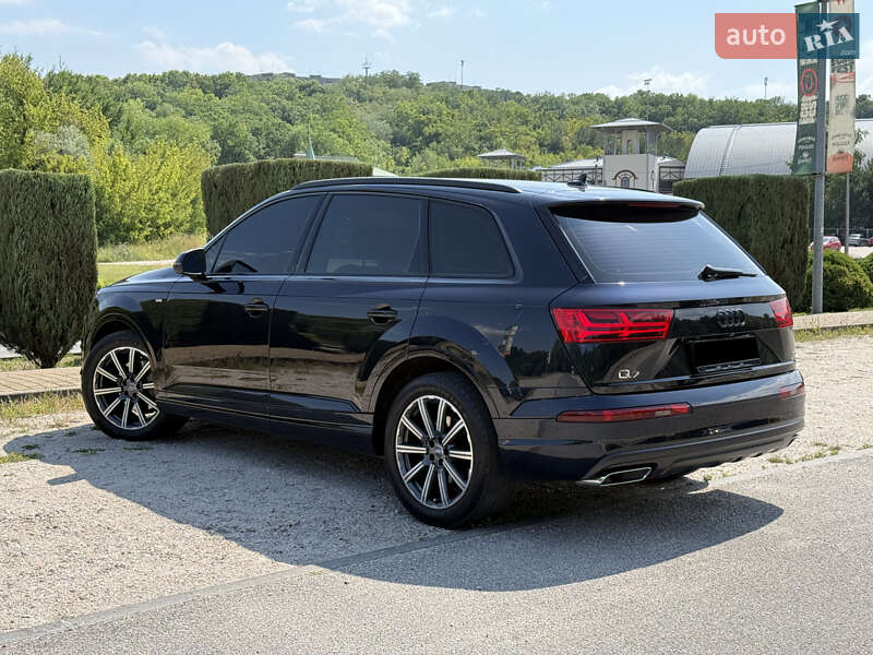 Позашляховик / Кросовер Audi Q7 2016 в Дніпрі