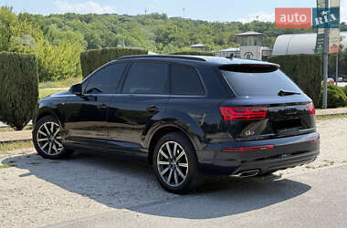 Внедорожник / Кроссовер Audi Q7 2016 в 