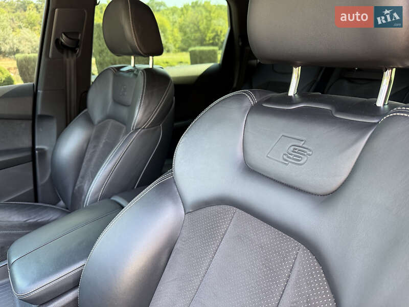 Позашляховик / Кросовер Audi Q7 2016 в Дніпрі