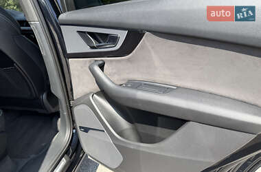 Внедорожник / Кроссовер Audi Q7 2016 в 