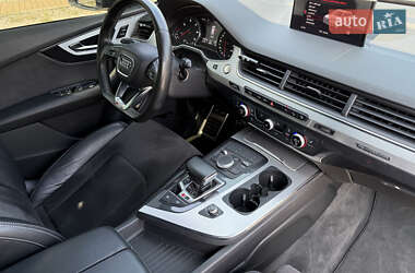 Внедорожник / Кроссовер Audi Q7 2016 в 