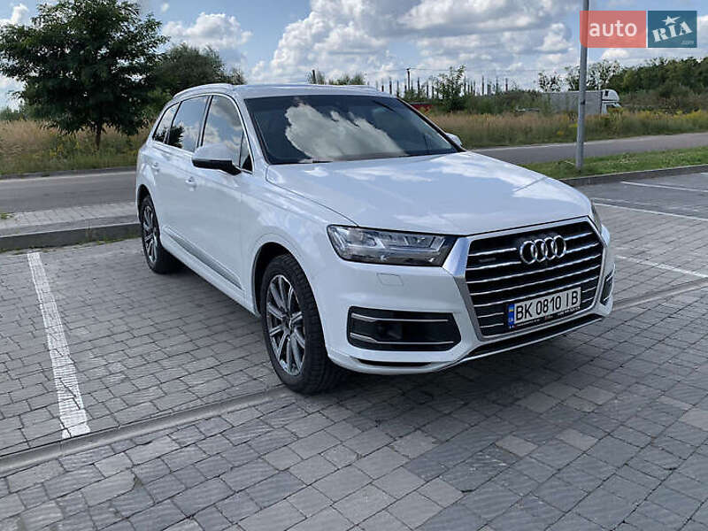 Позашляховик / Кросовер Audi Q7 2017 в 