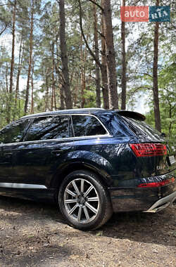Внедорожник / Кроссовер Audi Q7 2017 в 