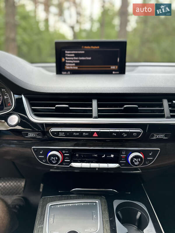 Позашляховик / Кросовер Audi Q7 2017 в Олександрії