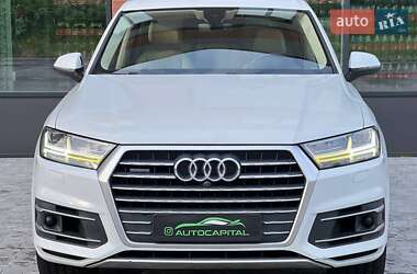 Позашляховик / Кросовер Audi Q7 2018 в 