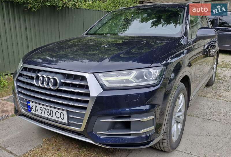 Внедорожник / Кроссовер Audi Q7 2016 в 