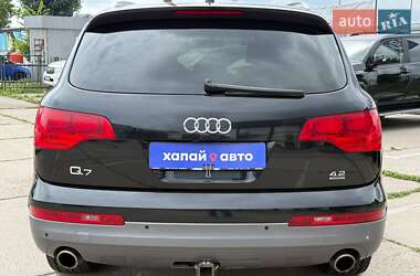 Позашляховик / Кросовер Audi Q7 2007 в 