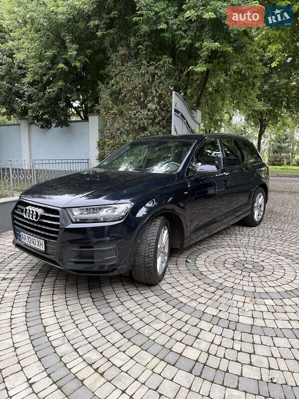 Внедорожник / Кроссовер Audi Q7 2017 в 