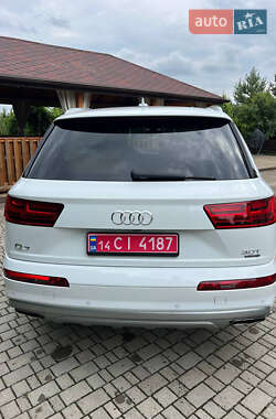 Позашляховик / Кросовер Audi Q7 2017 в 