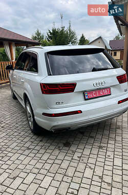 Позашляховик / Кросовер Audi Q7 2017 в 