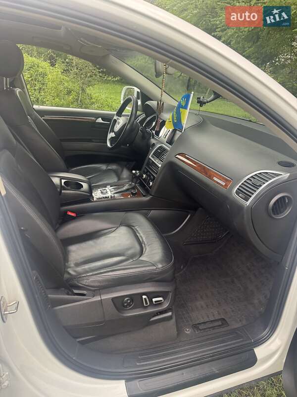 Позашляховик / Кросовер Audi Q7 2015 в Чернівцях