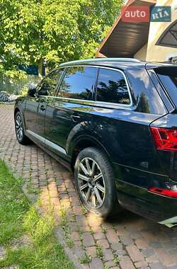 Позашляховик / Кросовер Audi Q7 2017 в 