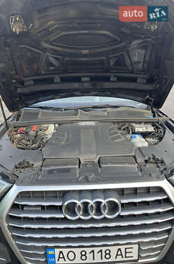 Внедорожник / Кроссовер Audi Q7 2016 в 