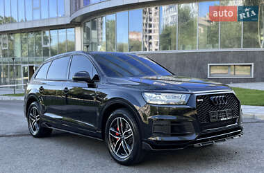 Позашляховик / Кросовер Audi Q7 2016 в 