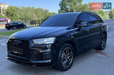 Позашляховик / Кросовер Audi Q7 2016 в 