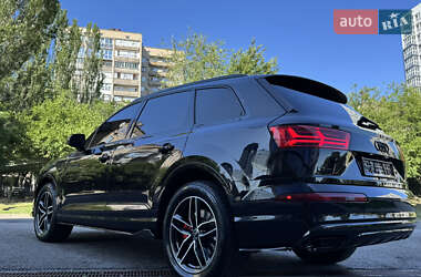 Позашляховик / Кросовер Audi Q7 2016 в 