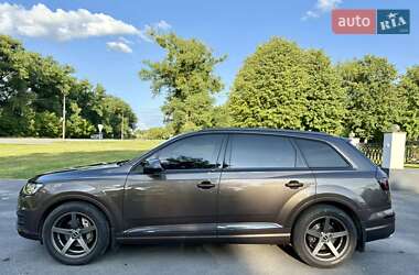 Позашляховик / Кросовер Audi Q7 2018 в 