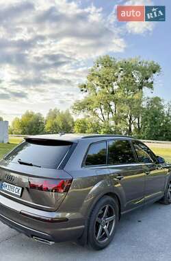 Позашляховик / Кросовер Audi Q7 2018 в 