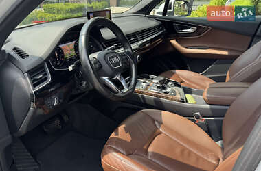 Позашляховик / Кросовер Audi Q7 2017 в 