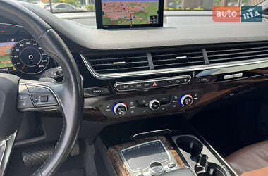 Позашляховик / Кросовер Audi Q7 2017 в 