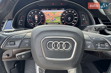 Позашляховик / Кросовер Audi Q7 2017 в 