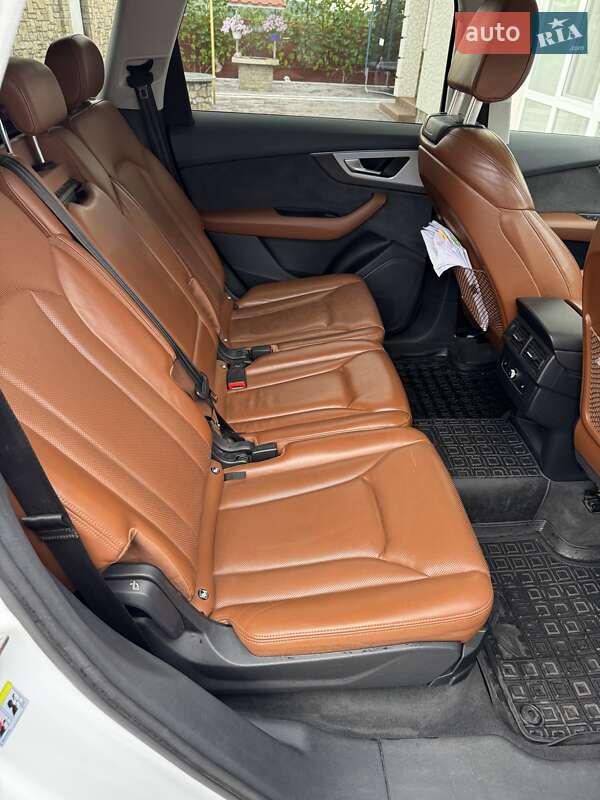 Позашляховик / Кросовер Audi Q7 2016 в Новій Ушиці