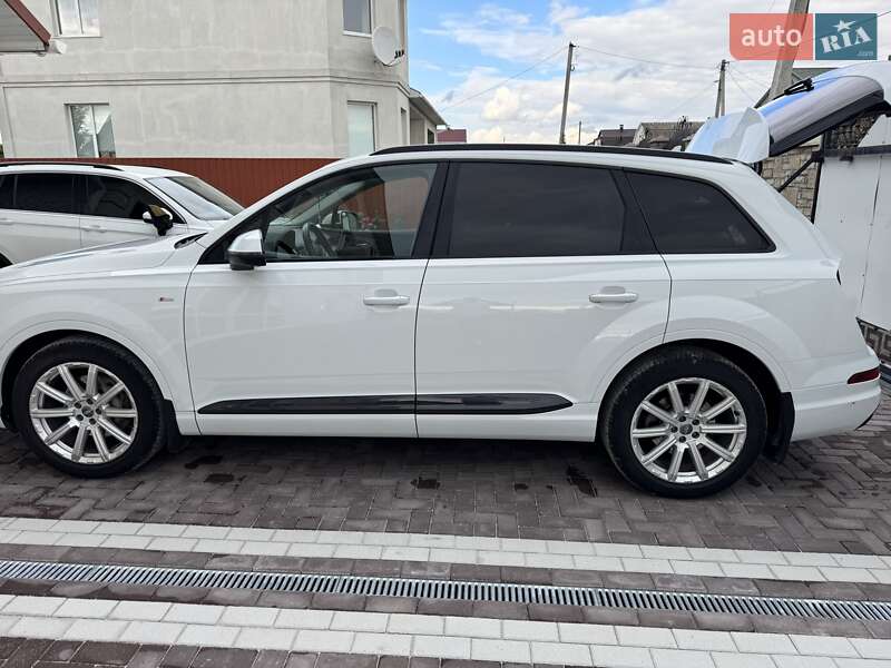 Позашляховик / Кросовер Audi Q7 2016 в Новій Ушиці