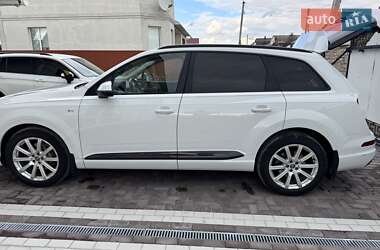 Внедорожник / Кроссовер Audi Q7 2016 в 