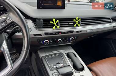 Внедорожник / Кроссовер Audi Q7 2016 в 