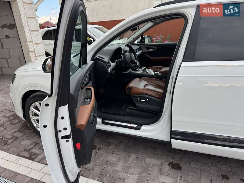 Позашляховик / Кросовер Audi Q7 2016 в Новій Ушиці