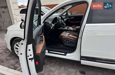 Внедорожник / Кроссовер Audi Q7 2016 в 