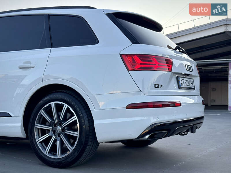Внедорожник / Кроссовер Audi Q7 2016 в Киеве