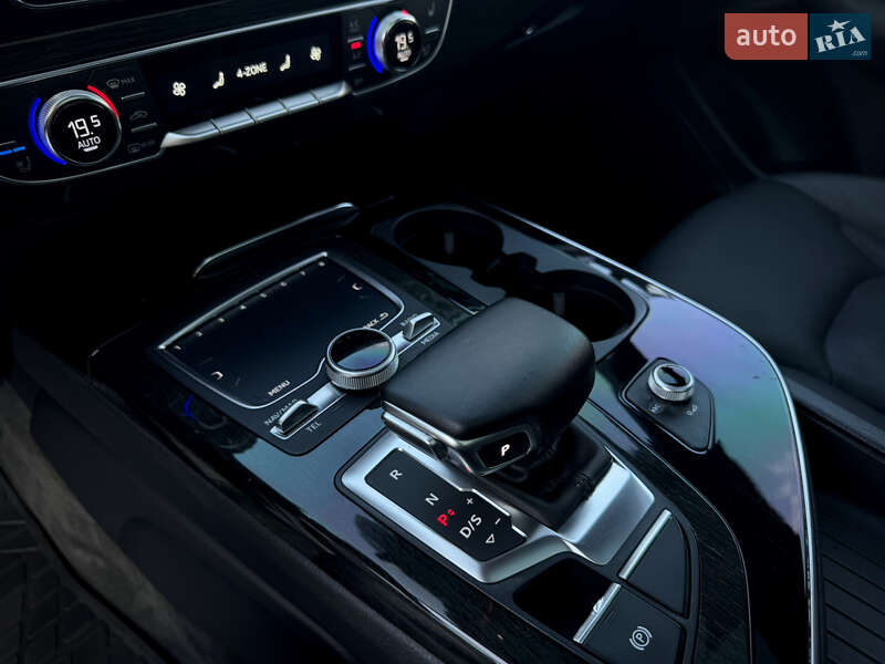 Внедорожник / Кроссовер Audi Q7 2016 в Киеве