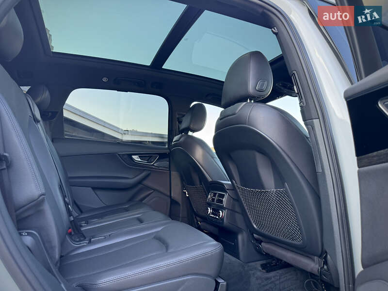 Внедорожник / Кроссовер Audi Q7 2016 в Киеве