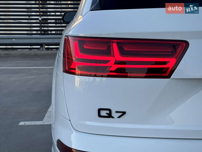 Внедорожник / Кроссовер Audi Q7 2016 в Киеве
