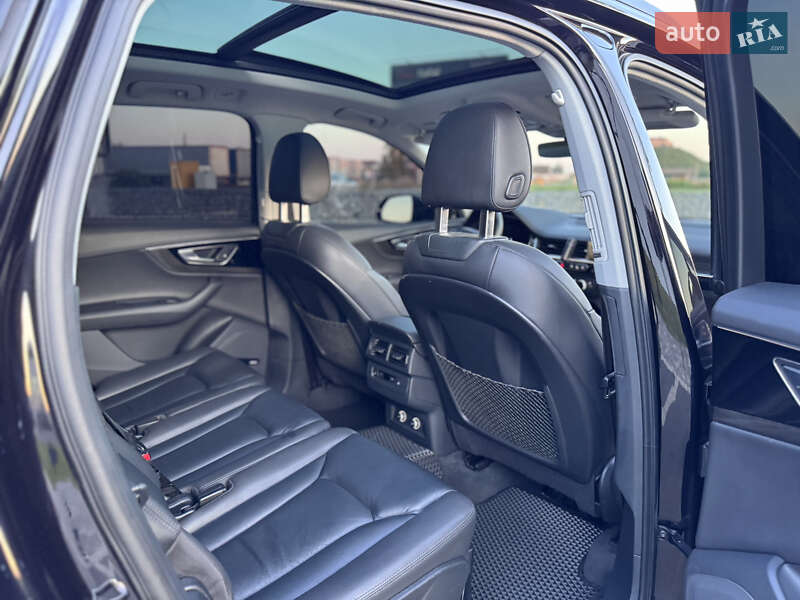 Позашляховик / Кросовер Audi Q7 2018 в Мукачевому