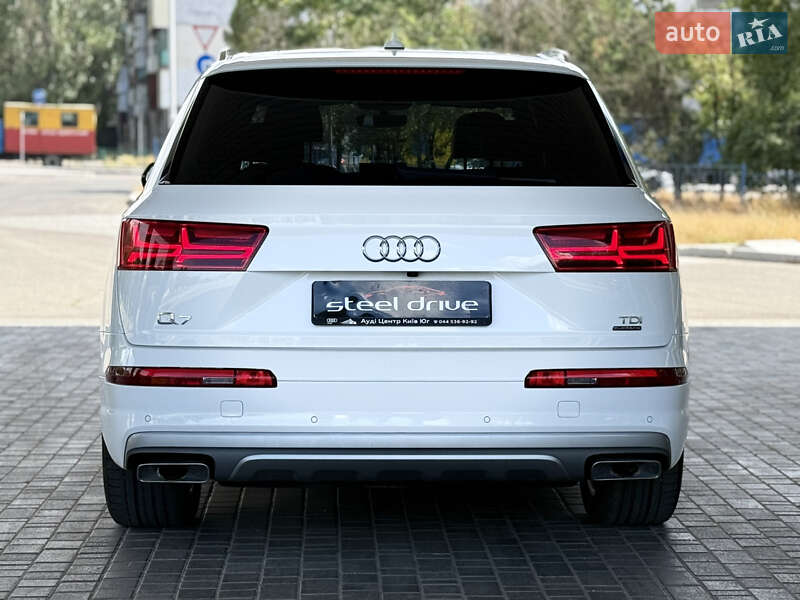 Позашляховик / Кросовер Audi Q7 2015 в Миколаєві
