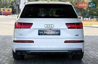 Внедорожник / Кроссовер Audi Q7 2015 в 