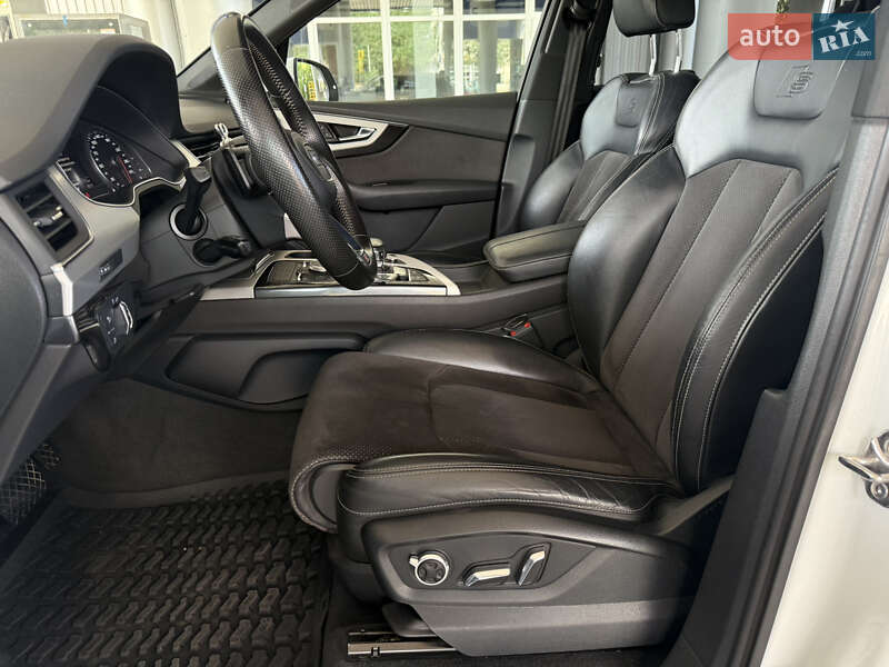 Позашляховик / Кросовер Audi Q7 2015 в Миколаєві