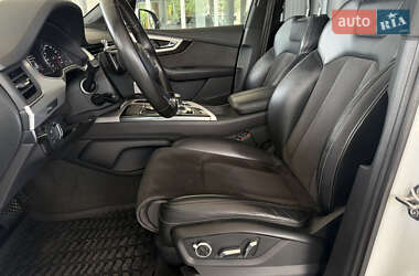Внедорожник / Кроссовер Audi Q7 2015 в 
