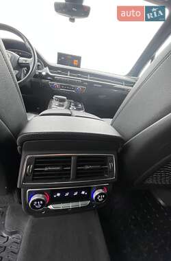 Внедорожник / Кроссовер Audi Q7 2017 в 