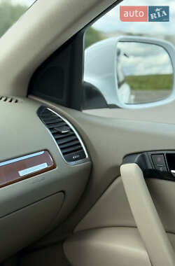 Позашляховик / Кросовер Audi Q7 2010 в 