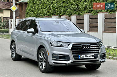 Внедорожник / Кроссовер Audi Q7 2015 в 