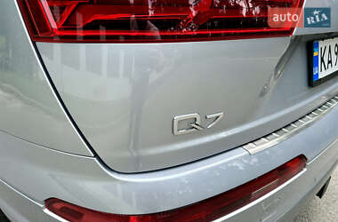 Внедорожник / Кроссовер Audi Q7 2015 в 