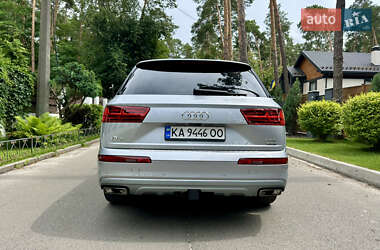 Внедорожник / Кроссовер Audi Q7 2015 в 